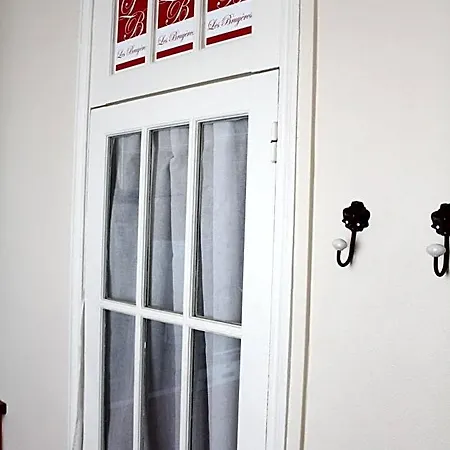 Les Bruyeres Nocleg ze śniadaniem 3*
